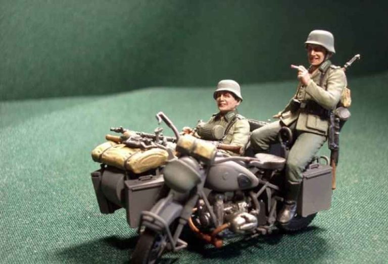 “Enjoy Hours of Creativity with Plastic Model Kits”